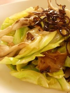 キャベツと舞茸の塩昆布バター炒め-レシピのメイン写真