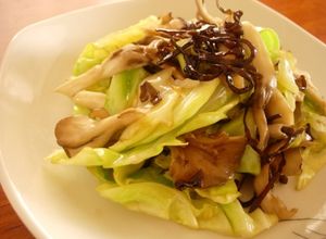 キャベツと舞茸の塩昆布バター炒め-レシピのメイン写真