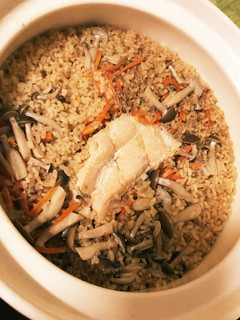 土鍋で秋の味覚★鮭の炊き込みご飯-レシピのメイン写真