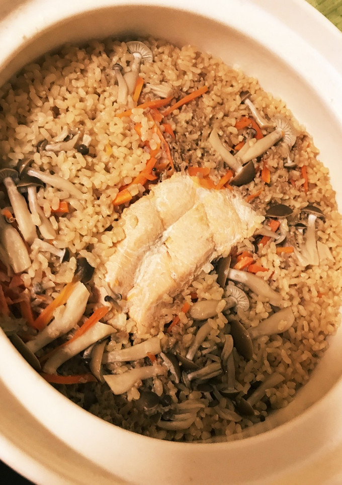 土鍋で秋の味覚★鮭の炊き込みご飯-レシピのメイン写真