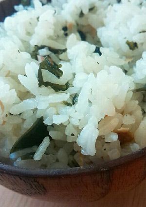 なじみ過ぎ。ワカメとツナの炊き込みご飯-レシピのメイン写真