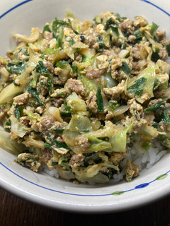 豚のひき肉とニラキャベツ玉子丼-レシピのメイン写真