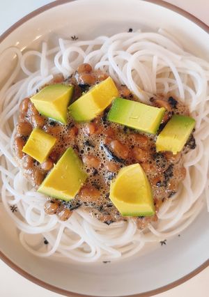 美味しくって天国行き！アボカド納豆うどん-レシピのメイン写真