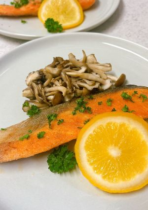 今更ながら♪ 基本の鮭のムニエル　きのこ添え-レシピのメイン写真