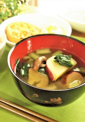 薩摩芋としいたけと小松菜の味噌汁-レシピのメイン写真