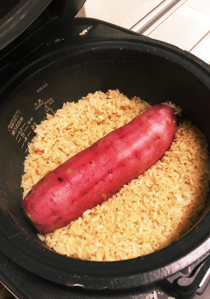 丸ごと一本。さつまいもの炊き込みご飯-レシピのメイン写真