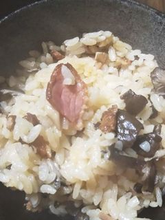 簡単!ヒラタケと焼豚の炊き込みご飯-レシピのメイン写真