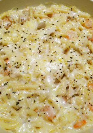 フライパンで鶏肉とエビのマカロニグラタン-レシピのメイン写真