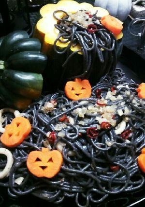 ハロウィンイカ墨パスタとパンプキンボール-レシピのメイン写真