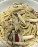 きのこと生唐辛子の辛味パスタ