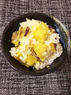 【10分】サツマイモごはん-レシピのメイン写真