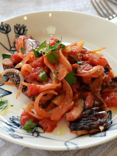 液体塩こうじで秋刀魚のトマト煮♪-レシピのメイン写真