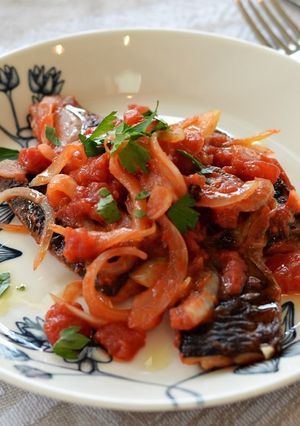 液体塩こうじで秋刀魚のトマト煮♪-レシピのメイン写真