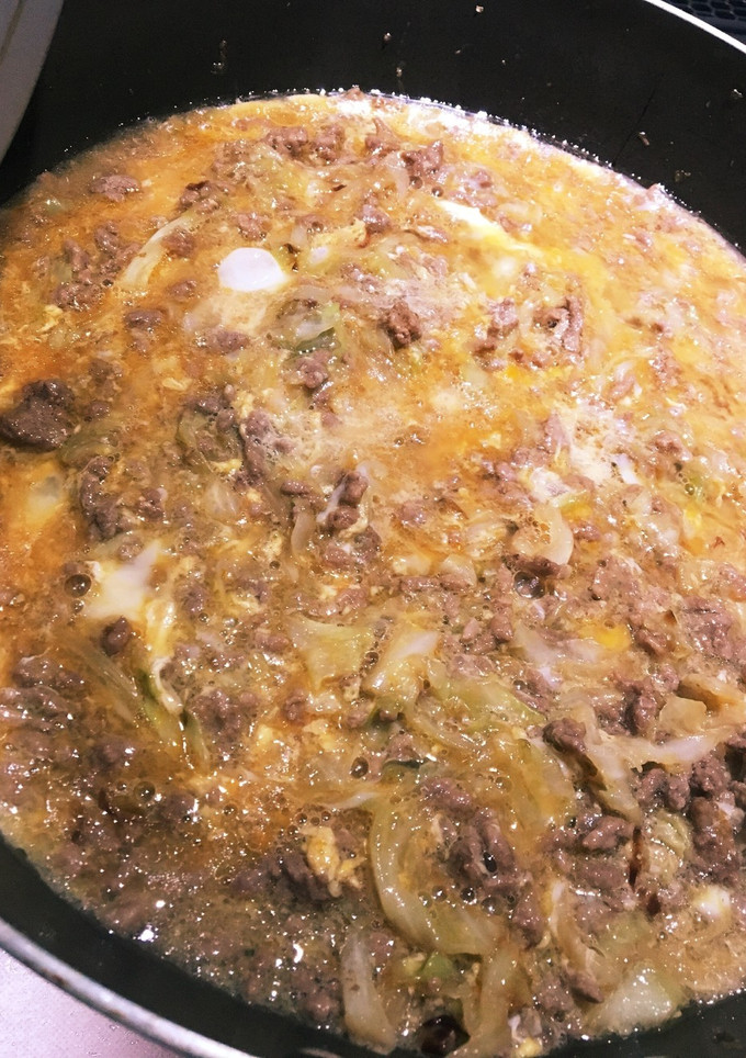 簡単☆ひき肉とキャベツの甘辛卵とじ丼-レシピのメイン写真