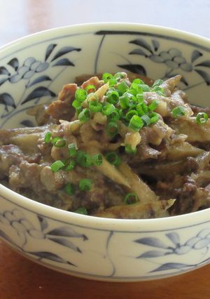 牛こま切れ肉とごぼうの白味噌煮-レシピのメイン写真