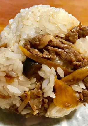 満足♡牛肉とキノコのしぐれ煮おにぎり♡-レシピのメイン写真