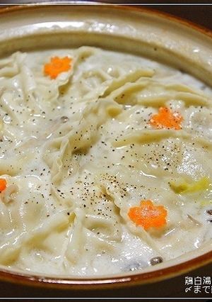 鶏白湯スープで〆まで美味しい餃子鍋♪-レシピのメイン写真