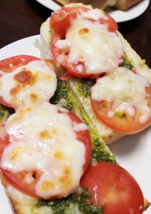 バジルとトマトのチーズトースト-レシピのメイン写真