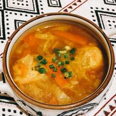 A picture of つくねとお野菜の和風カレースープ.