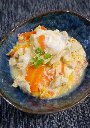 レンジで簡単!鶏人参のほんだし親子丼-レシピのメイン写真