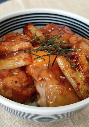 コク旨味噌だれ♪やみつき焼鳥丼-レシピのメイン写真