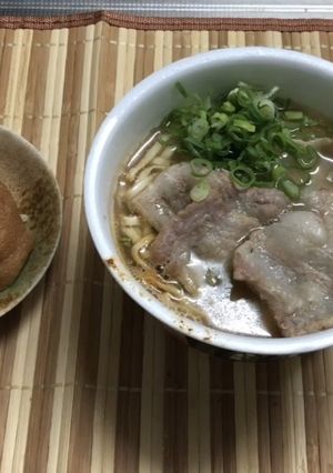 アレンジどん兵衛　肉うどんとお稲荷さん-レシピのメイン写真