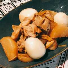 A picture of 鶏肉と大根の生姜風煮込み.