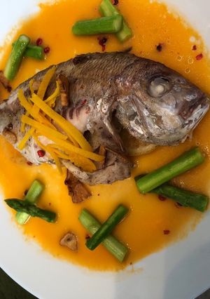 鯛の白ワイン蒸しパプリカソースを添えて-レシピのメイン写真