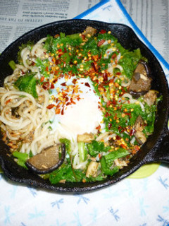 サーモン・パクチーの残りで焼きうどん-レシピのメイン写真
