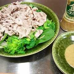 รูปของ 菜の花と豚肉のサラダ