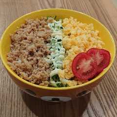 รูปของ うちの三色丼/鶏そぼろ丼/あまったそぼろ