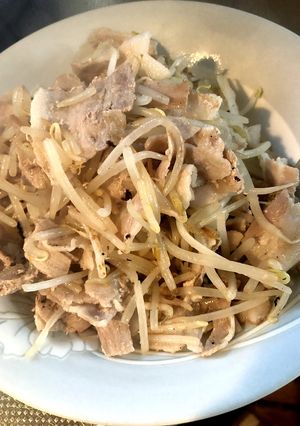 簡単☆豚肉ともやしの鶏ガラ炒め♪-レシピのメイン写真