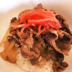 รูปของ 手軽に即席☆牛丼 煮込むだけ♬