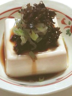 シソの実漬けを使った冷奴-レシピのメイン写真