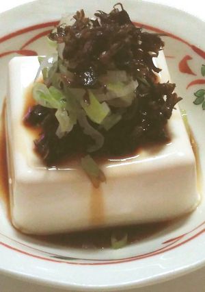 シソの実漬けを使った冷奴-レシピのメイン写真