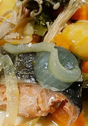レンジで簡単　鮭とえのき茸の蒸し料理-レシピのメイン写真