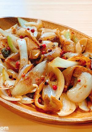 牛すじと玉ねぎのバター醤油炒め-レシピのメイン写真