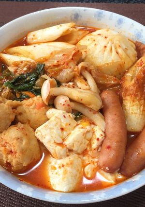 簡単！キムチまるごと激辛チゲ鍋-レシピのメイン写真