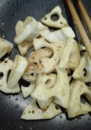 簡単☆ れんこんのカレー炒め-レシピのメイン写真