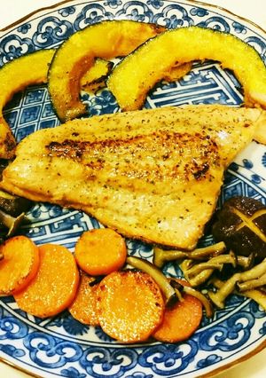 鮭の半身とカボチャきのこ人参のソテー-レシピのメイン写真