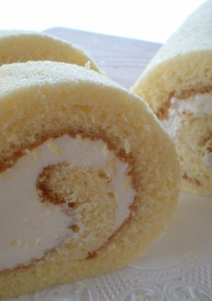 クリームが美味しい♪ふわふわロールケーキ-レシピのメイン写真