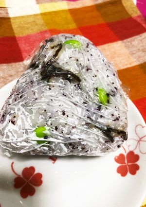 枝豆とゆかりの塩昆布おにぎり-レシピのメイン写真