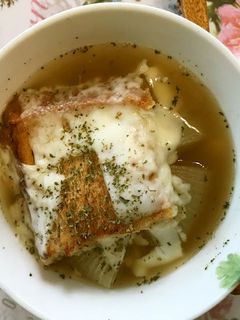 丸ごと玉ねぎスープ・オニオングラタン風-レシピのメイン写真