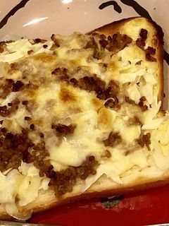 そぼろリメイク☆そぼろキャベツのトースト-レシピのメイン写真