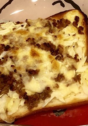 そぼろリメイク☆そぼろキャベツのトースト-レシピのメイン写真