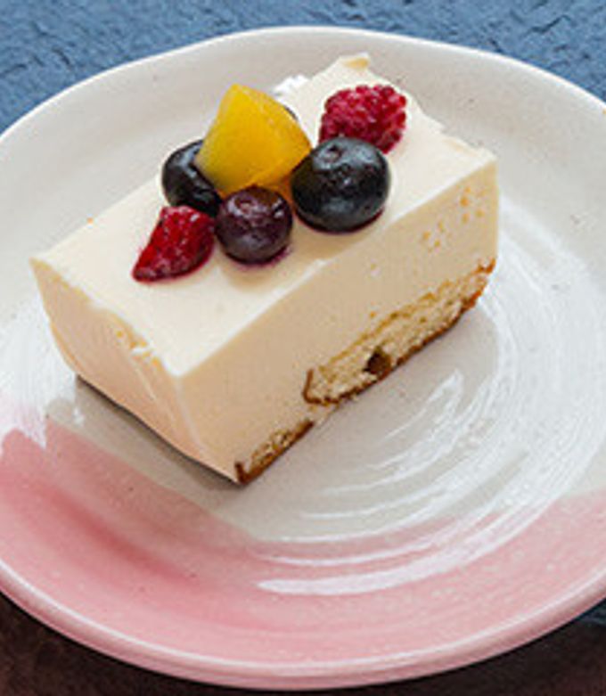 レシピ ケーキ単発 材料4つ】オーブンや型はいらない。混ぜて焼くだけ！濃厚チーズ