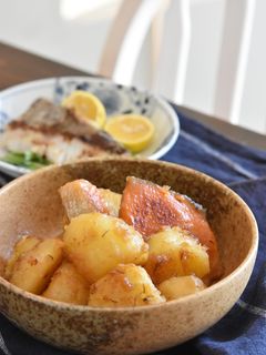 鮭とじゃがいもの味噌バター煮込み-レシピのメイン写真