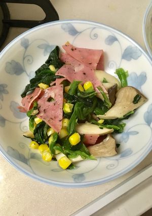 彩り綺麗♪超簡単！ほうれん草炒め-レシピのメイン写真