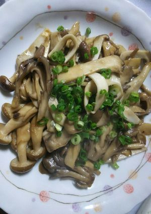 簡単茸づくしのバターしょう油炒め-レシピのメイン写真