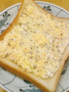 簡単朝食昼食 炒り卵のトースト-レシピのメイン写真